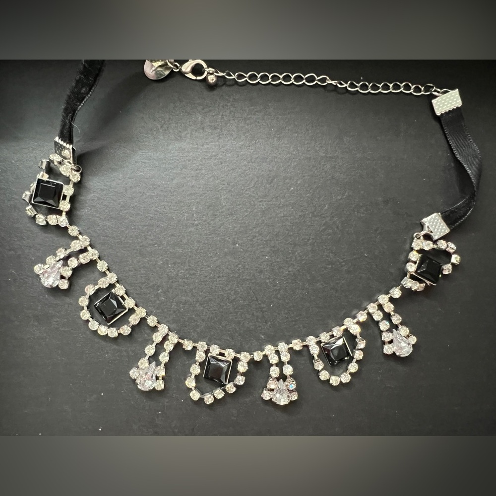 Brand new Choker